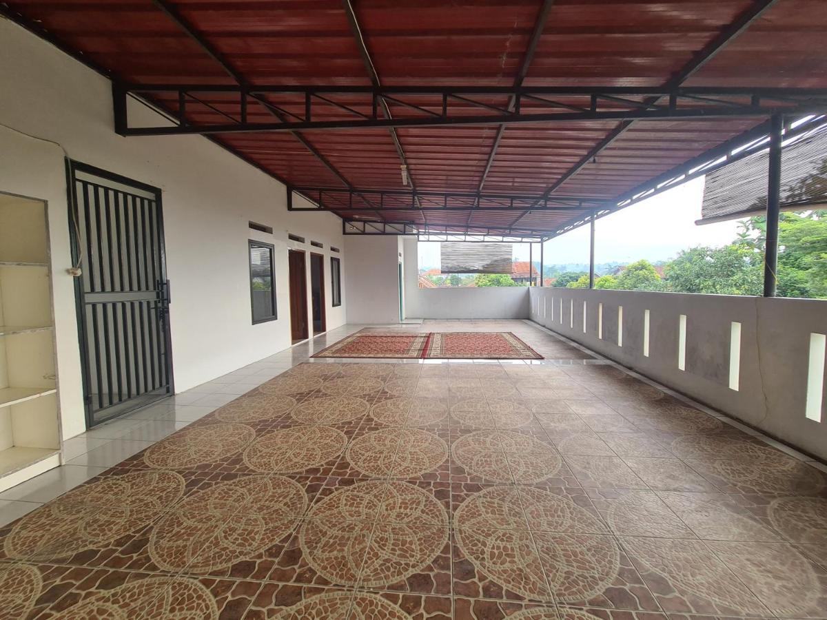 Kampung Istal Villa Pamijahan Богор Экстерьер фото