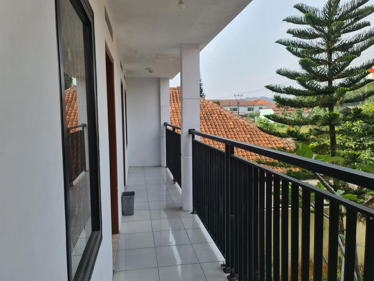 Kampung Istal Villa Pamijahan Богор Экстерьер фото