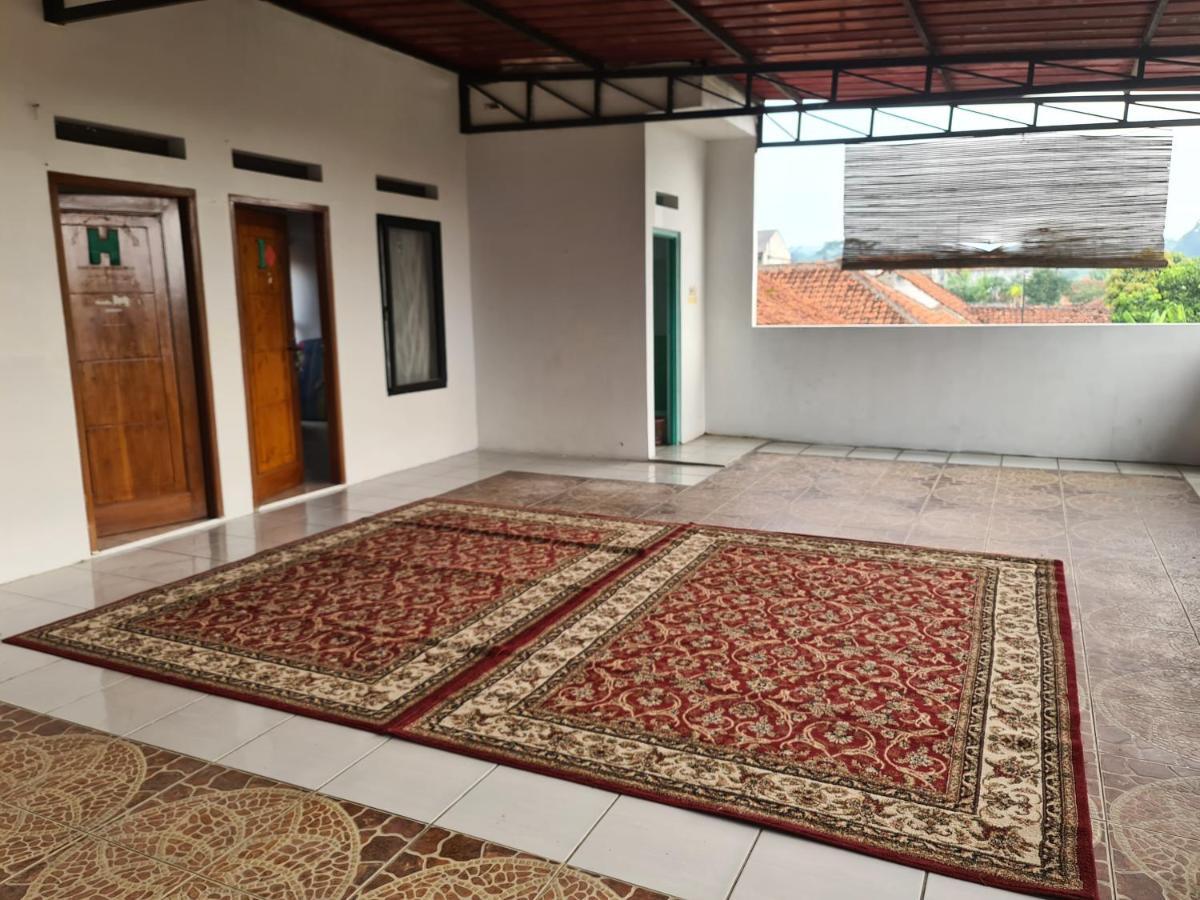 Kampung Istal Villa Pamijahan Богор Экстерьер фото