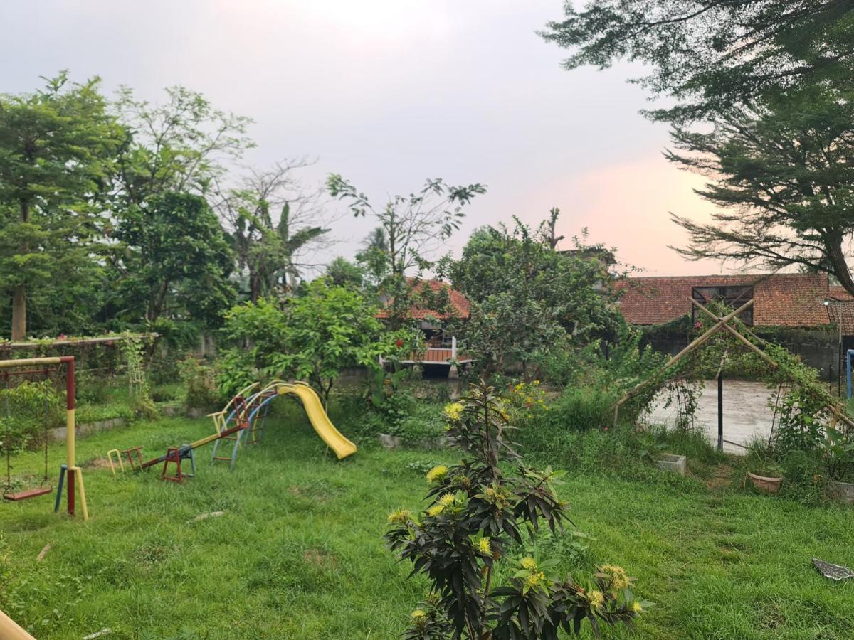 Kampung Istal Villa Pamijahan Богор Экстерьер фото