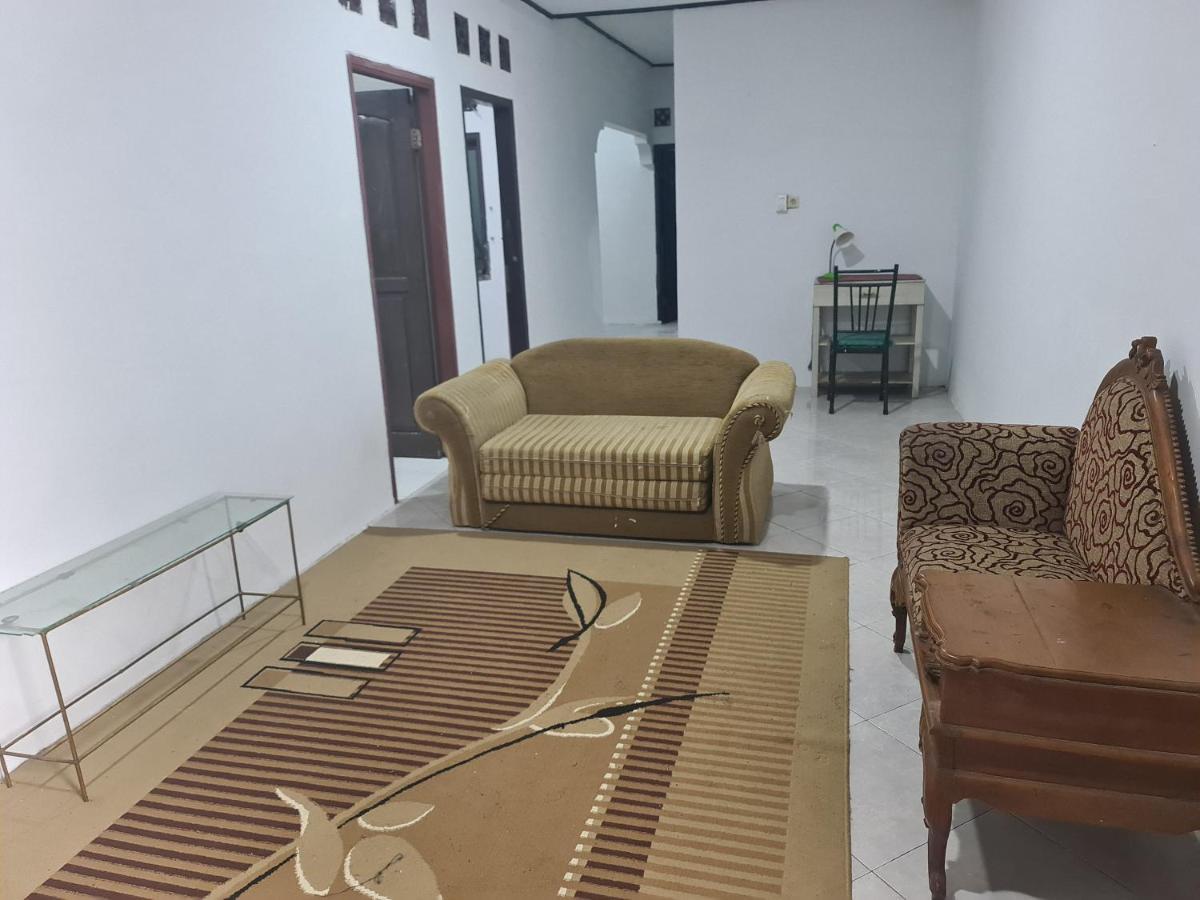 Kampung Istal Villa Pamijahan Богор Экстерьер фото