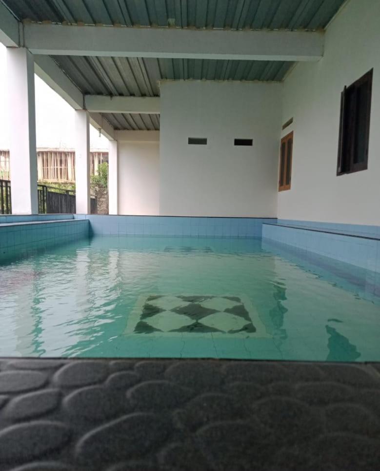 Kampung Istal Villa Pamijahan Богор Экстерьер фото